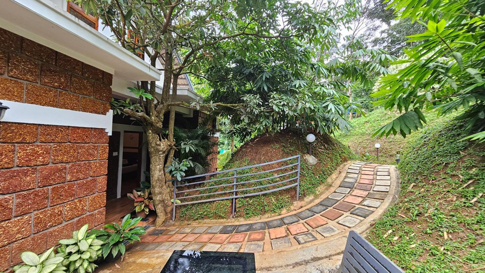 Casta Wild Resort Batheri Esterno foto
